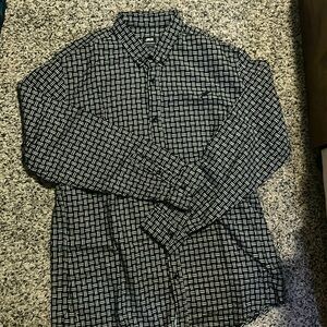 Men’s Publish black and white thick button down shirt. Size XL.